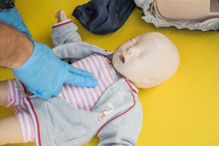 Kiedy dziecko nie chce jechać na obóz harcerski: dylemat wychowawczy rodziców i instruktorów