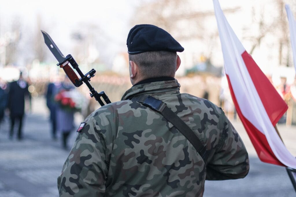 Krzyż harcerski – symbolika każdego elementu i historia odznaczenia