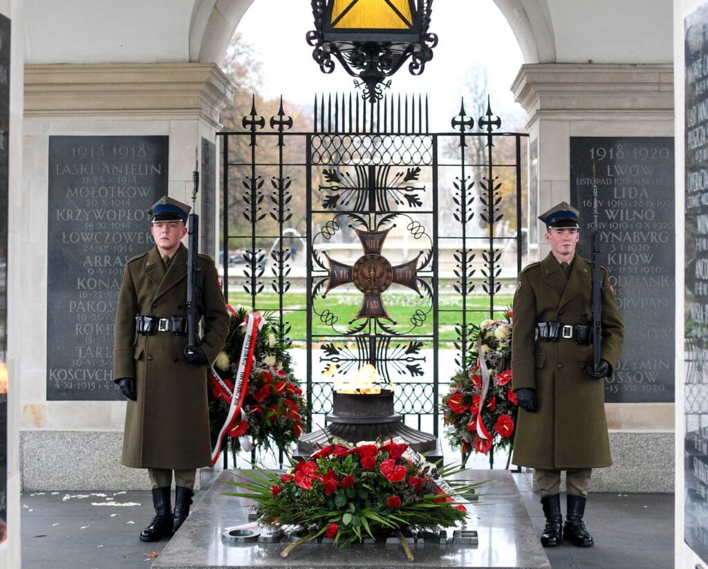Krzyż harcerski – symbolika każdego elementu i historia odznaczenia